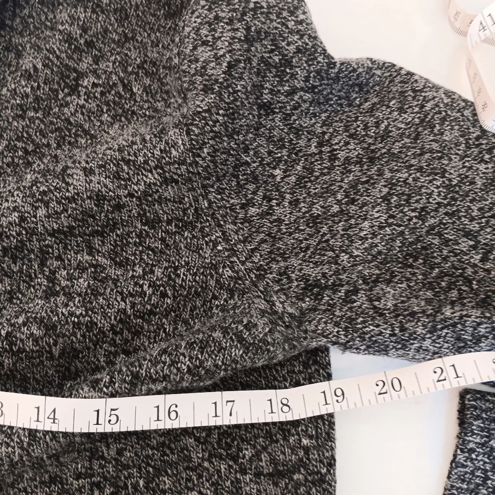 J. Crew Sweater Men's Size S Gray Button Long Sleeve Style E5431 100% Lambs Wool